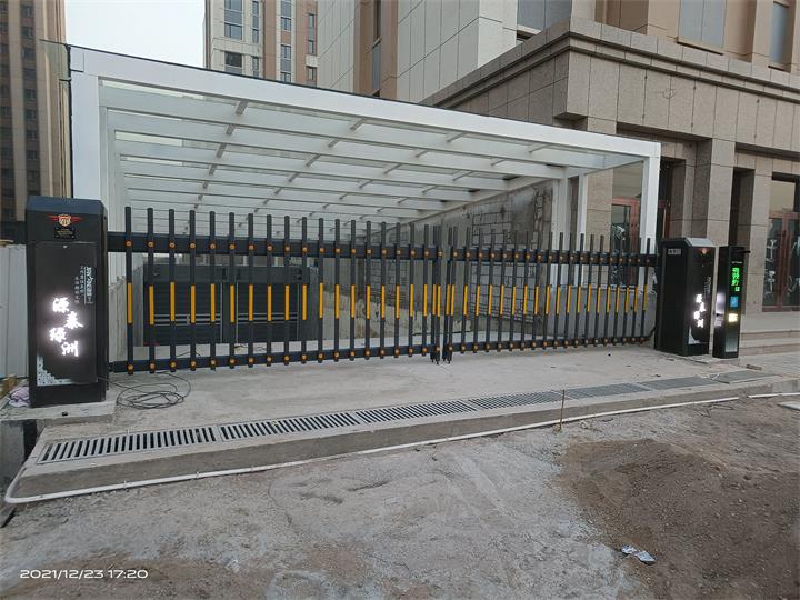 源泰绿洲-车牌识别、空降闸