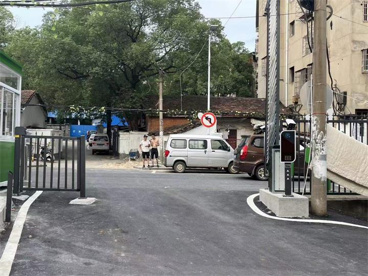 新建区老城区合围改造-车牌识别系统+广告道闸系统+对开智能小门