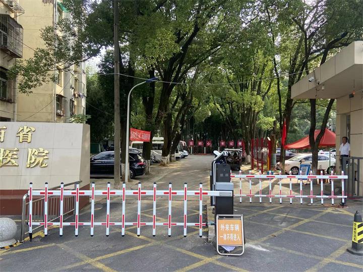 江西省长征医医院-车牌识别系统+栏栅道闸