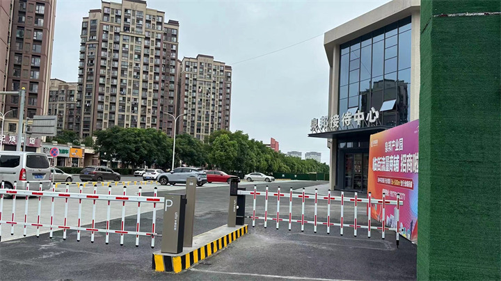 泉邦产业园-栏栅道闸——车牌识别