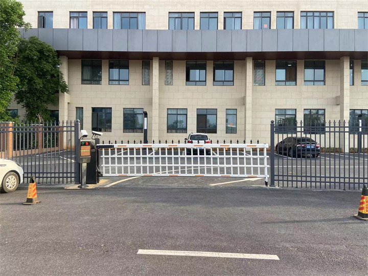 南昌市新建区人民医院-车牌识别+空降闸