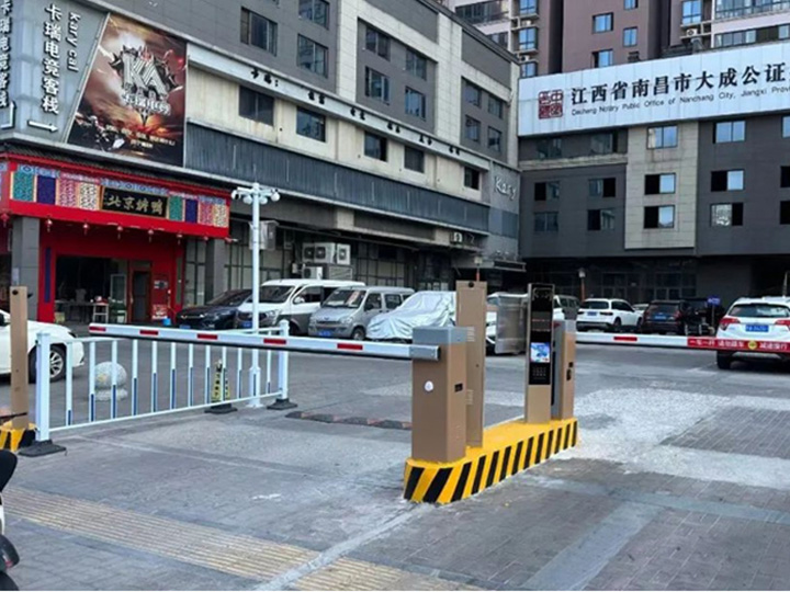 伟梦·东方院沿街商铺停车场-十五套设备直连无人值守智慧云停系统